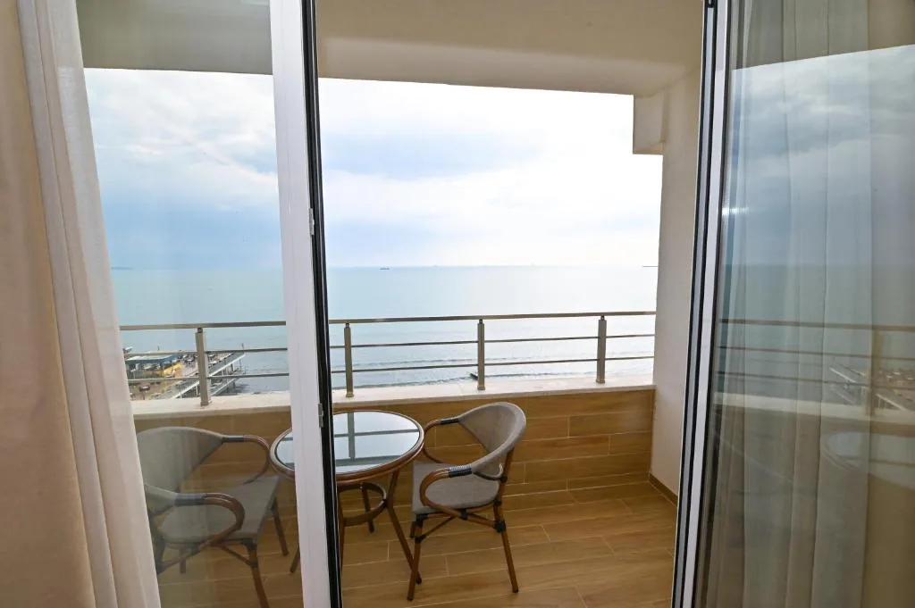 Junior Suite with Sea View — Hotel Zanzi