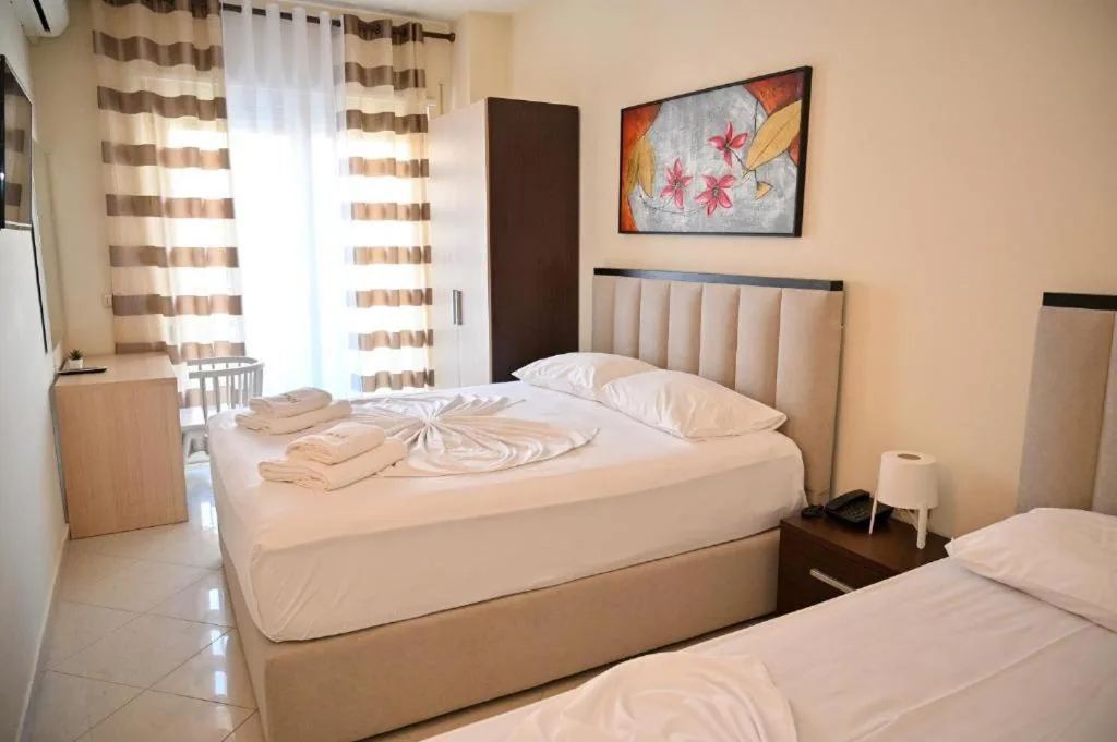 Standard Triple Room — Hotel Zanzi